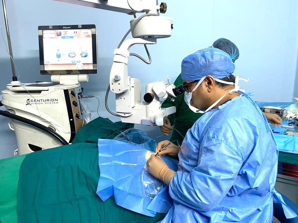 Cataract surgery in Kolkata, Retina specialist in Kolkata